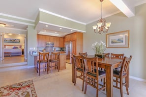 Condo (3 Bedrooms) | Dining