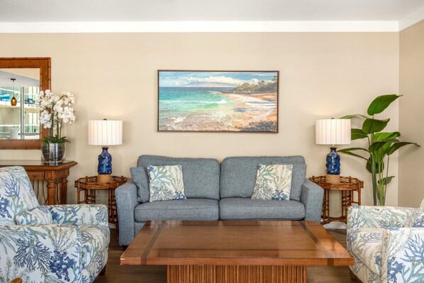 Condo (5 Bedrooms) | Living room | TV