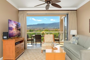 Condo (6 Bedrooms) | Living room | TV