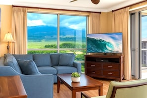 Condo (6 Bedrooms) | Living room | TV