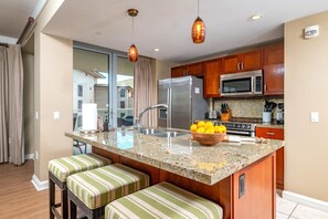 Condo (6 Bedrooms) | Private kitchen | Microwave, oven, dishwasher, coffee/tea maker