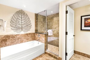 コンドミニアム (5 Bedrooms) | バスルーム | シャワー、デザイナーバスアメニティ