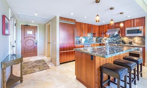 Condo (5 Bedrooms) | Private kitchen