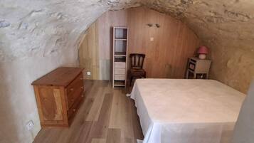 2 camere, ferro/asse da stiro, Wi-Fi gratuito