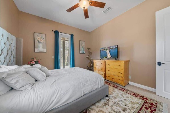 4 habitaciones, decoración personalizada y muebles diferentes 