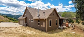 Bright Family Getaway Mountain Views Outdoor Living