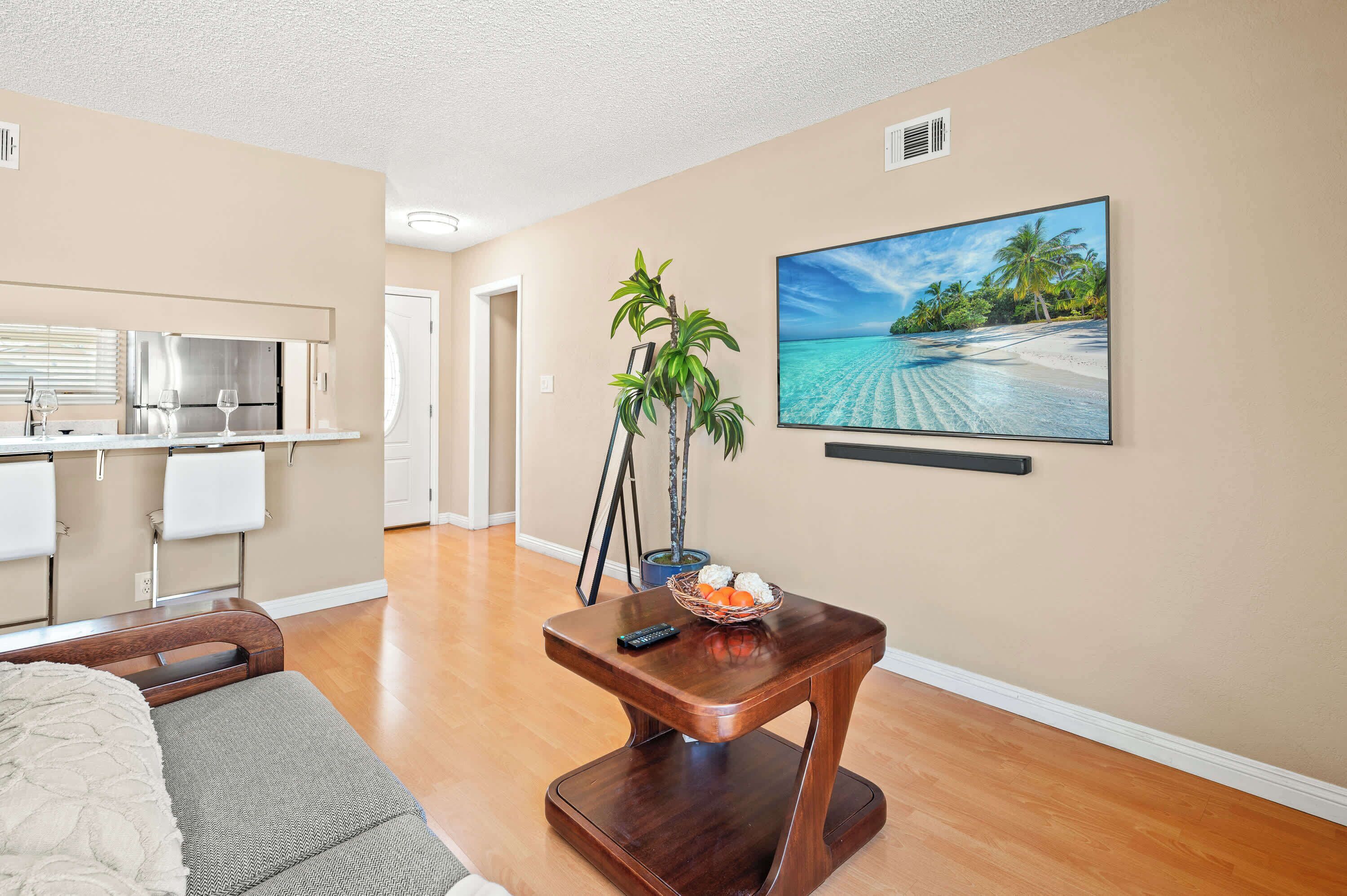 Hus, flere senger, terrasse, hageutsikt (189 Upland) | Oppholdsområde | TV