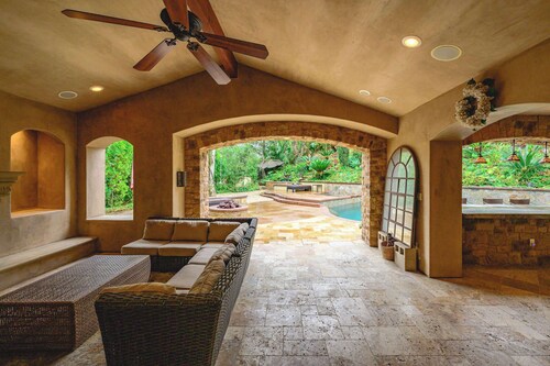 Elegant Villa Retreat Pool Garden Alfresco Lounge