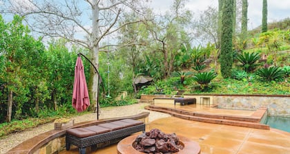 Elegant Villa Retreat Pool Garden Alfresco Lounge