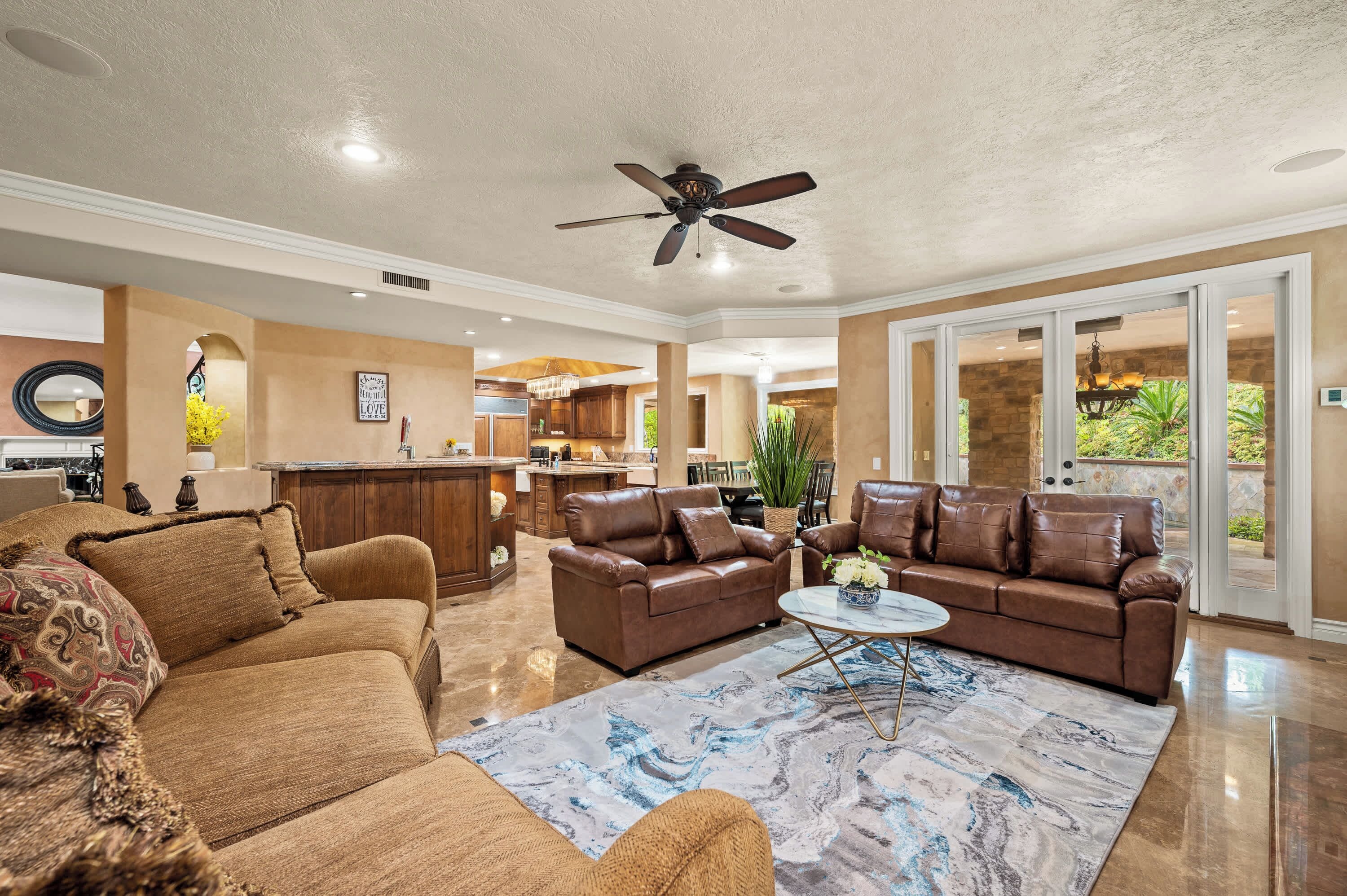 Ferienhaus, Mehrere Betten, Poolzugang, Poolblick (25 Coto De Caza -2) | Wohnbereich | 42-Zoll-Flachbildfernseher mit Digitalempfang, Kamin