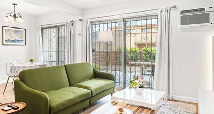 Modern Cozy Retreat Stylish Stay With Patio & Parking