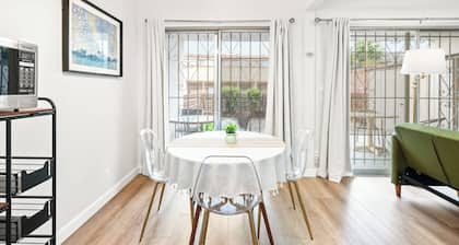 Modern Cozy Retreat Stylish Stay With Patio & Parking