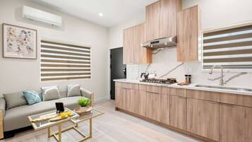 Casa, 2 camas Queen, varanda, vista para o jardim (325 B West Covina) | Parte interna