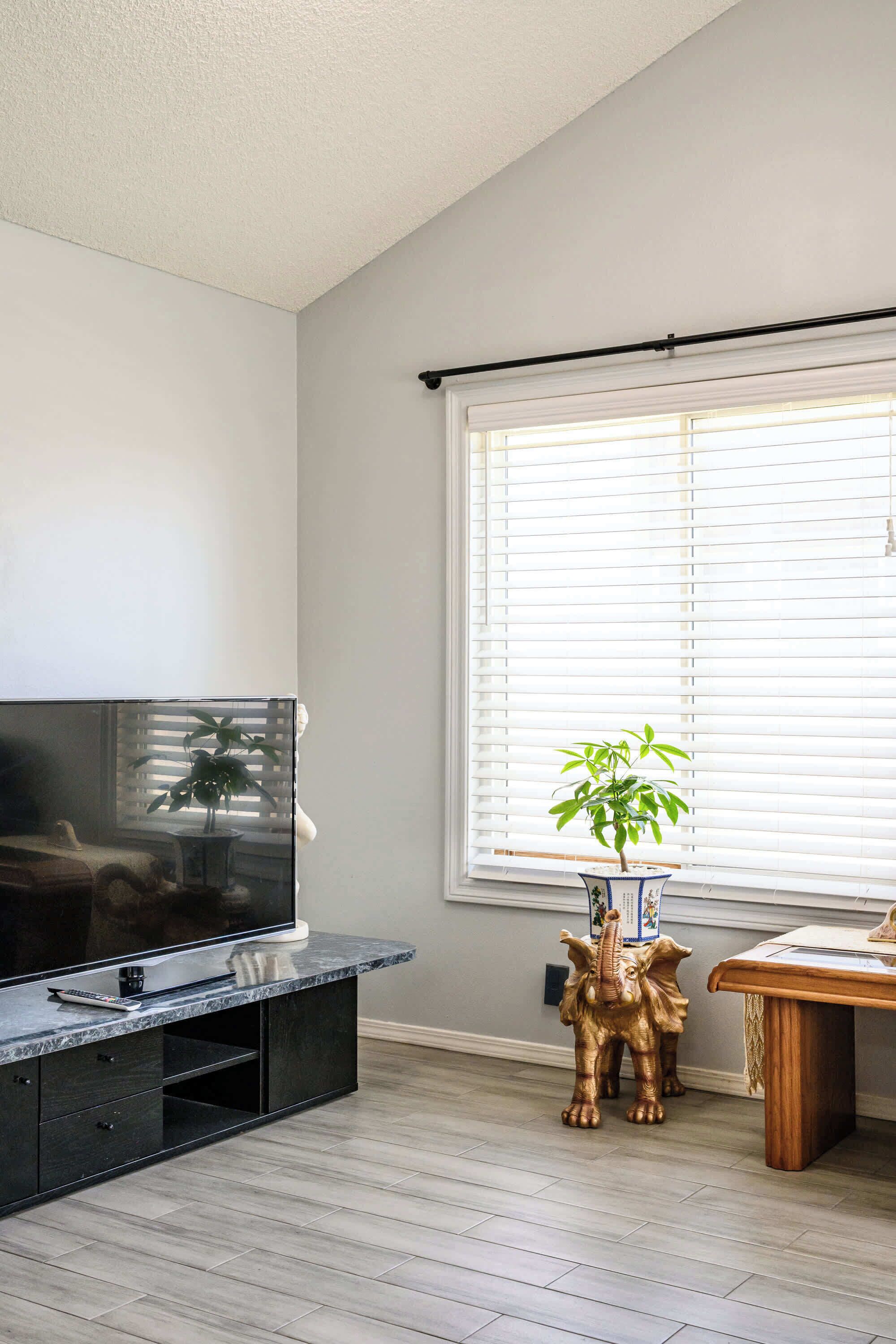 House, Multiple Beds, Patio, Garden View (1477 Ontario) | Interior