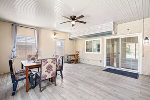 Dining - Spacious Family Retreat w Garden & Modern Comfort! (Ontario)