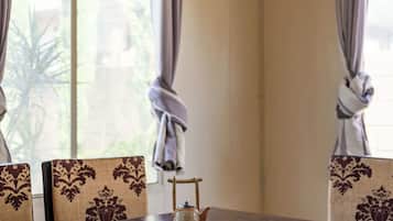 House, Multiple Beds, Patio, Garden View (1477 Ontario) | Dining