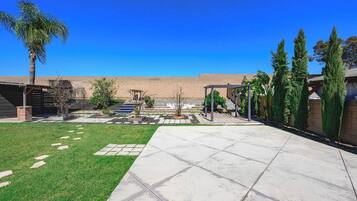 المنطقة المحيطة بالمنشأة