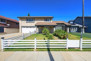 ハウス ベッド (複数台) パティオ ガーデンビュー (1477 Ontario) | 部屋からの景観