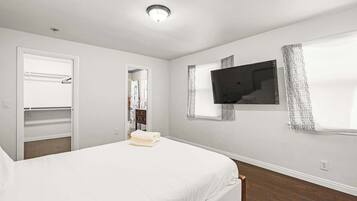 House, Multiple Beds, Patio, Garden View (481-2 Pasadena) | 3 bedrooms, individually decorated, individually furnished, bed sheets