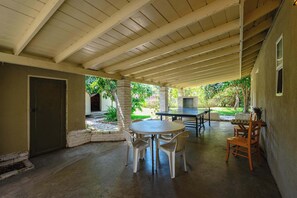 บ้านพัก, หลายเตียง, ลานระเบียง, วิวสวน (481-2 Pasadena) | รับประทานอาหารกลางแจ้ง