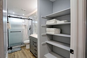 Hair dryer, towels - Modern Luxe w Chef’s Kitchen (Reno)