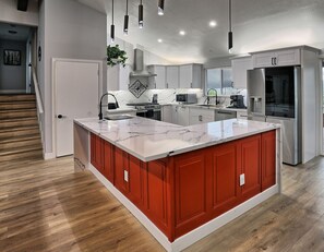 Refrigerador, microondas, horno y lavavajillas 