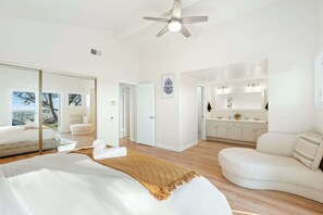 House, Multiple Beds, Patio, Mountain View (10961 North Tustin)