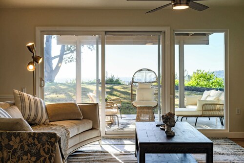 Spacious Retreat With Scenic Mountain Views