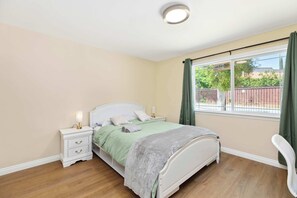 House, Multiple Beds, Patio, Pool View (1734 Hacienda Height) | 3 bedrooms, individually decorated, individually furnished, bed sheets
