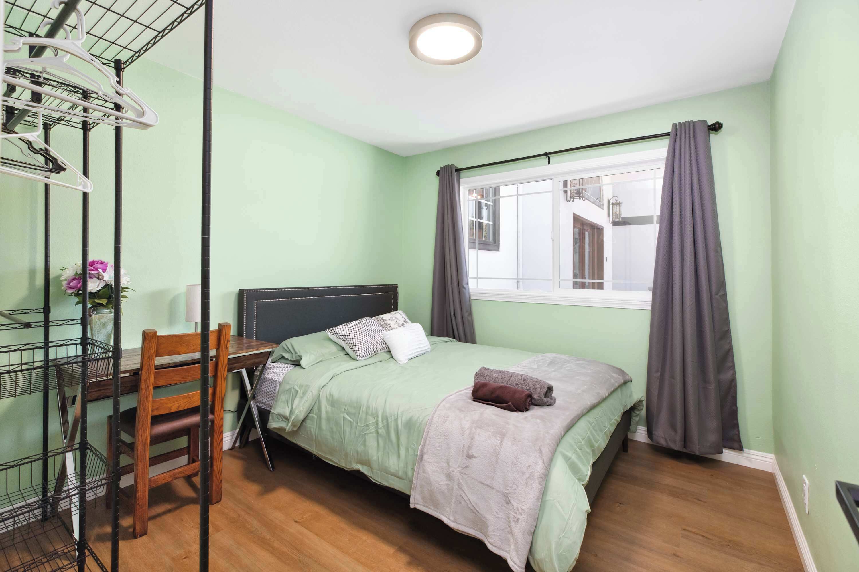 3 عدّة غرف نوم وبديكورات فريدة لكل غرفة وطراز فريد لكل وحدة