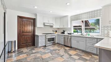 House, Multiple Beds, Patio, Pool View (1734 Hacienda Height) | Private kitchen | Fridge, microwave, oven, stovetop