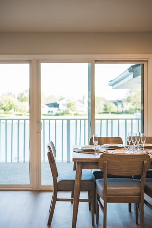 Apartment, Multiple Beds, Patio (25-2 Irvine) | Dining