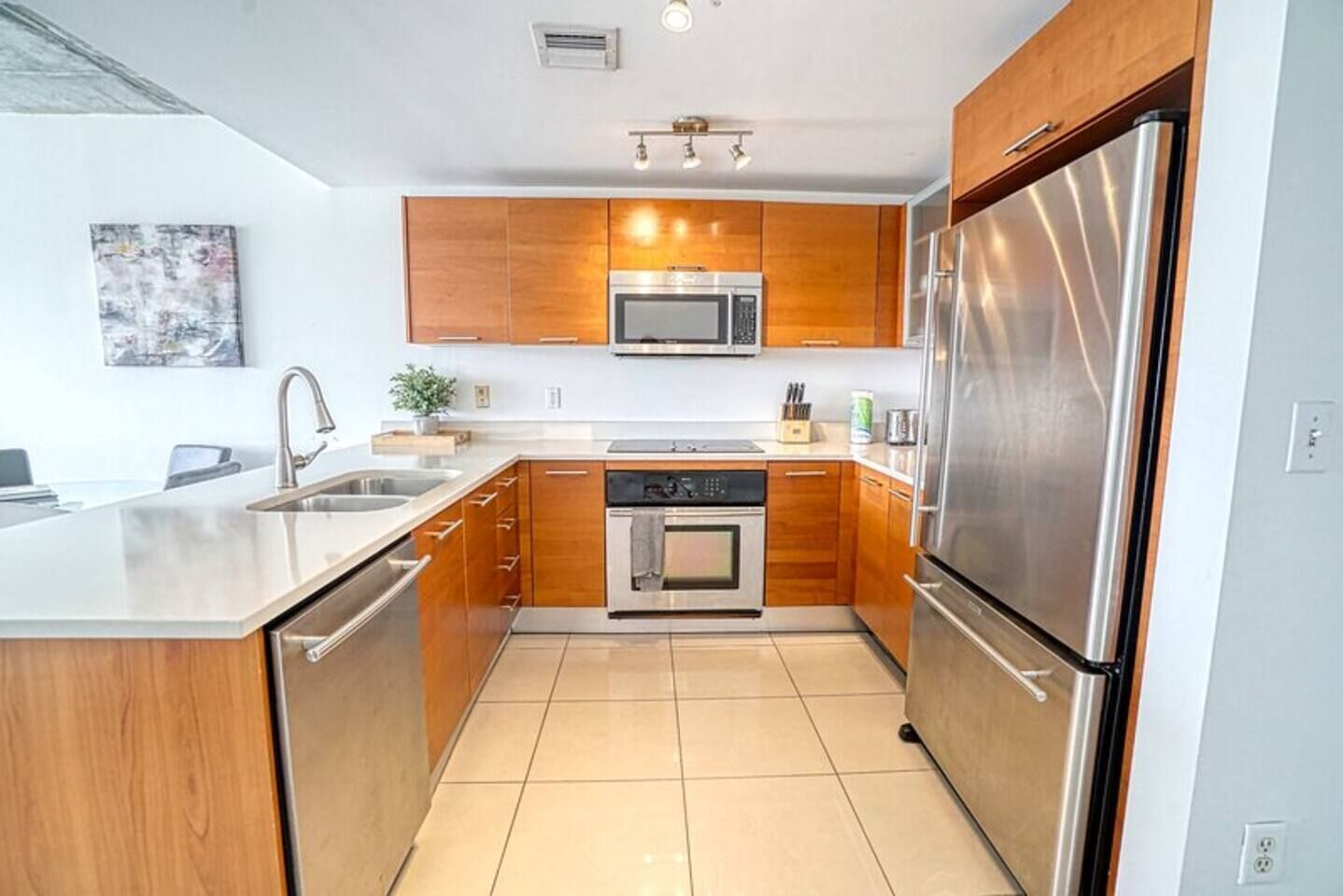 Fridge, microwave, stovetop, dishwasher