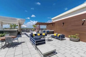 屋外ダイニングエリア