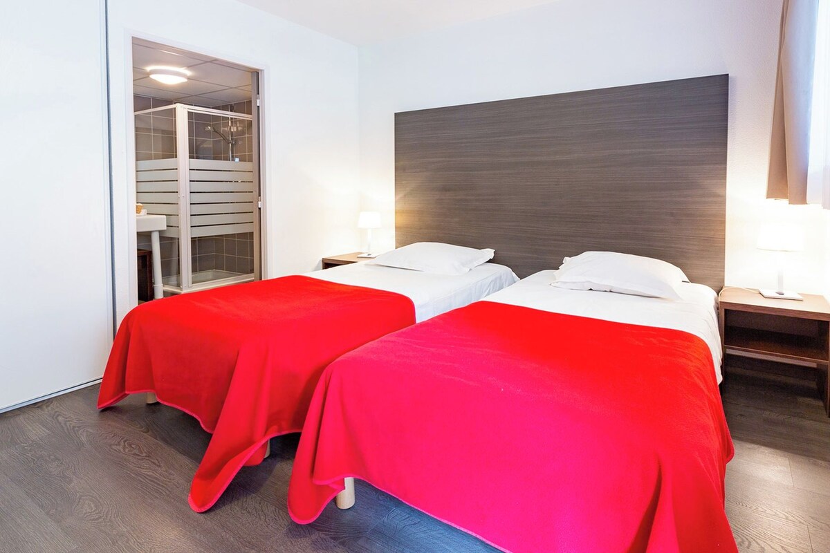 Air-conditioned twin room