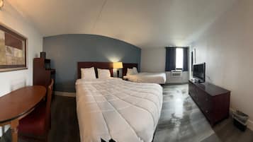 华丽客房, 2 张大床, 通行无障碍, 无烟房 | 办公桌、笔记本电脑工作区、遮光窗帘、熨斗/熨衣板