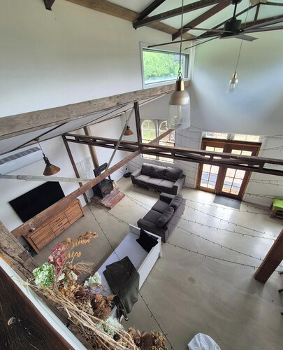 Luxury Barn Stay with Mt Macedon Views