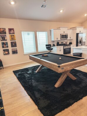 Game room - VIP Lounge- Luxe+ Private Sauna (Cypress)