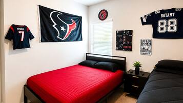 3 bedrooms, iron/ironing board, WiFi, bed sheets