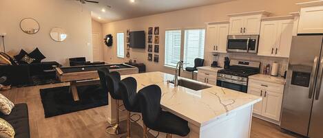 微波炉、烤箱、炉灶、洗碗机