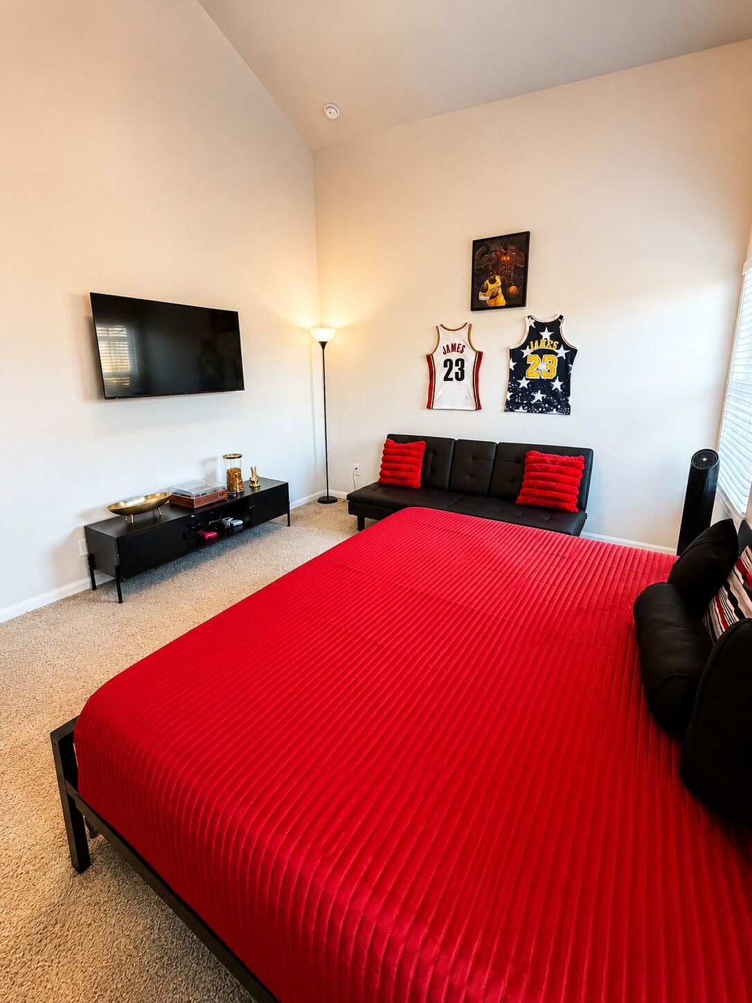 3 slaapkamers, een strijkplank/strijkijzer, wifi, beddengoed