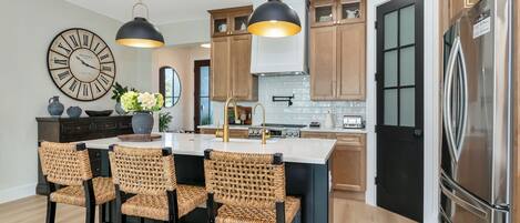 Mikrovågsugn, ugn, spishäll och diskmaskin