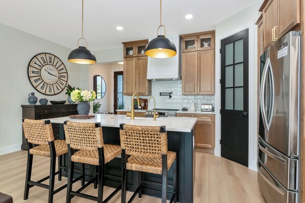 Mikrowelle, Ofen, Herdplatte, Geschirrspüler