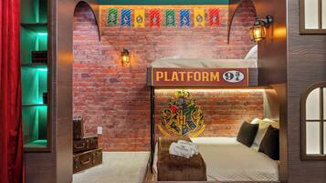 Rumah, Beberapa Tempat Tidur, patio, pemandangan kolam renang (15972SCD WCR) | 10 kamar tidur dan didekorasi berbeda-beda