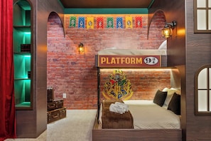 House, Multiple Beds, Patio, Pool View (15972SCD WCR) | 10 bedrooms, individually decorated, individually furnished, bed sheets