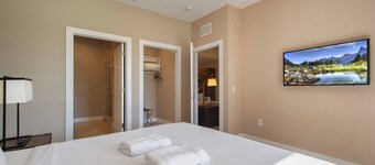 Sophisticated Family Villa Spacious 4br, Prime Disney Area Location!