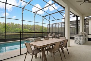 Maison, Plusieurs lits, accès à la piscine, vue sur la piscine (4041SB Sonoma) | Vue de la chambre