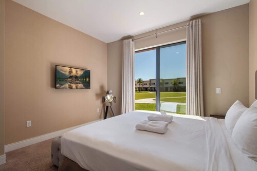 Luxurious Disney Getaway Chic Villa, Stunning Patio & Exclusive Resort Perks!