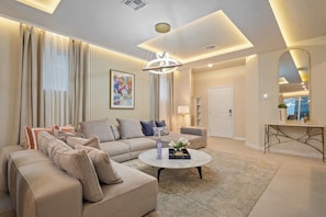 House, Multiple Beds, Pool Access, Pool View (16226TW WCR) | Living area