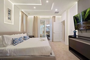 5 bedrooms, individually decorated, individually furnished, bed sheets